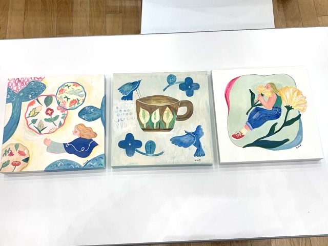 キャンバスに描かれた安岡さんのイラスト