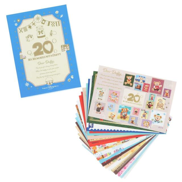 ポストカードセット ポストカードセット 3,900円|東京ディズニーリゾート「ダッフィー&フレンズ20周年:カラフルハピネス」過去のアートがデザインされたスペシャルグッズ|販売店舗:東京ディズニーシー「マクダックス・デパートメントストア」|発売日:2025年12月18日(木)3,900円|東京ディズニーリゾート「ダッフィー&フレンズ20周年:カラフルハピネス」過去のアートがデザインされたスペシャルグッズ|販売店舗:東京ディズニーシー「マクダックス・デパートメントストア」|発売日:2025年12月18日(木)