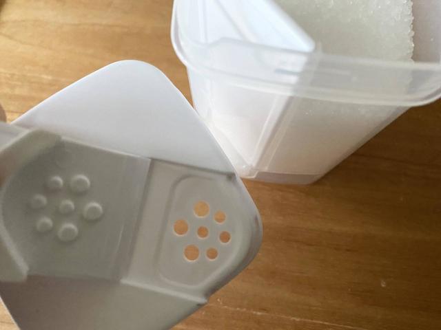 【セリア】ひとふりで計量できる粉末洗剤ボトル／100円