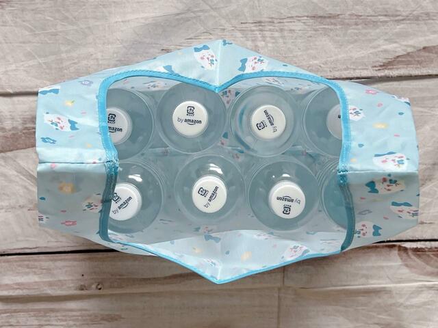 550mlのペットボトルが8本入ります