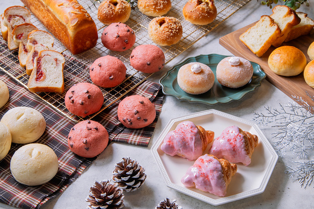 「自家製パン食べ放題ランチ」<期間:2025年12月〜>【【神戸】人気の「自家製パン食べ放題ランチ」に冬限定“いちごの自家製パン”が登場!】