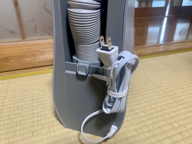 【アイリスオーヤマ ふとん乾燥機 カラリエ デザインタイプ】裏面に引っかけてすっきり