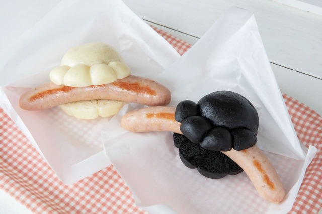 「魔女の谷」ホットドッグスタンド ホット・ティン・ルーフ ネコの手ドッグ