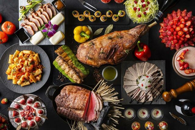 「ミート×ストロベリー ビュッフェ」<期間:2026年3月1日~5月17日>【ヒルトン東京お台場で“ダイナミックな肉料理”と“可憐ないちごスイーツ”の饗宴「ミート×ストロベリー ビュッフェ」開催】