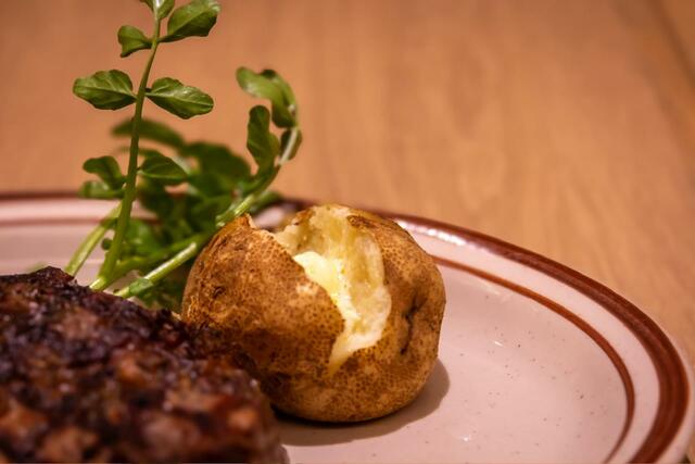 【サラダバー&グリルレストランSizzler(シズラー) 】グリル料理と一緒に食べるベイクドポテトの美味しさも筆舌に尽くし難いんです