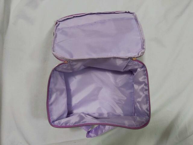 ポーチを開封した状態