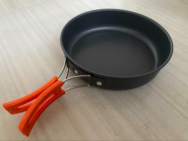 【ニトリ　キャンピングクッカー (13点セット)】フライパンは鍋と同じデザイン