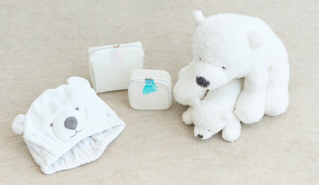 GOODSシロクマ吸水キャップ ¥2,970PVCシロクマポーチ ¥4,730PVCシロクマスクエアポーチ ¥4,180シロクマティッシュケース ¥7,480シロクマぬいぐるみ ¥3,740