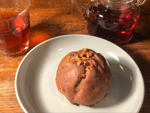 【ローソン 渋皮マロンクリームシュー】紅茶と一緒にいただきます！