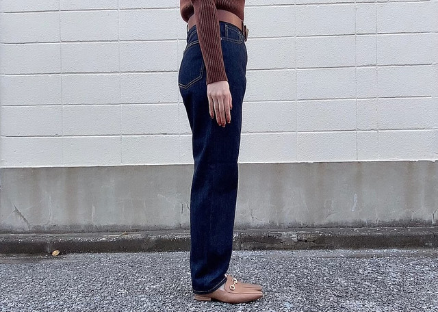 【UNIQLO（ユニクロ）】ペグトップハイライズジーンズ（丈標準68cm）ネイビー24着用