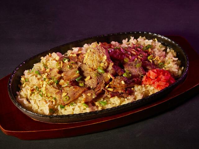 「豚骨チャーシューガーリックライス」＜1045円＞【プロントがサカバタイムにて「背徳フェア」開催】