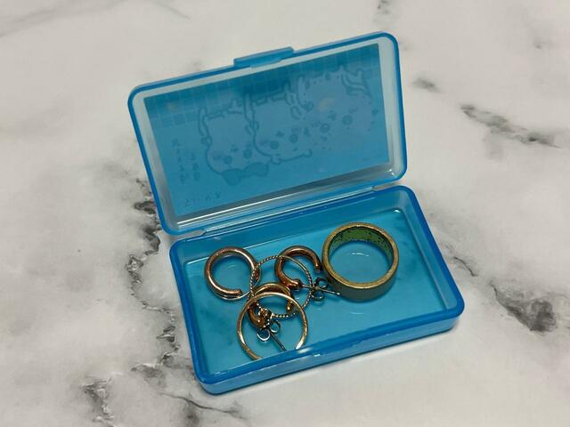 華奢なリングやピアスなどを入れてアクセサリー入れとして♪