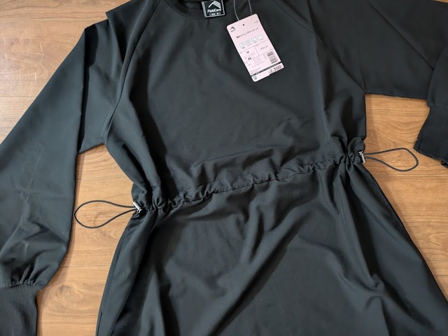 【ワークマン レディース撥水ストレッチワンピース】両サイドにはポケット付き。小物を入れておけて便利!