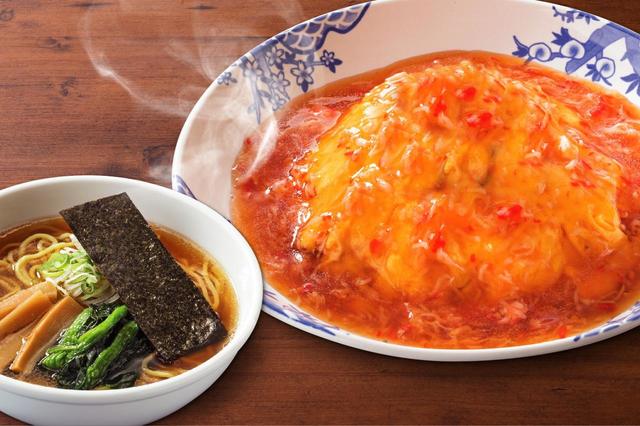 天津飯と半ラーメン定食