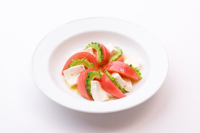トマトと豆富の沖縄風カプレーゼ