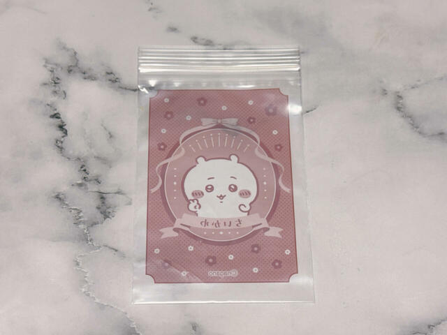 【ちいかわ B7ジッパー袋8P】背面はクリア仕様で、中身が分かって便利