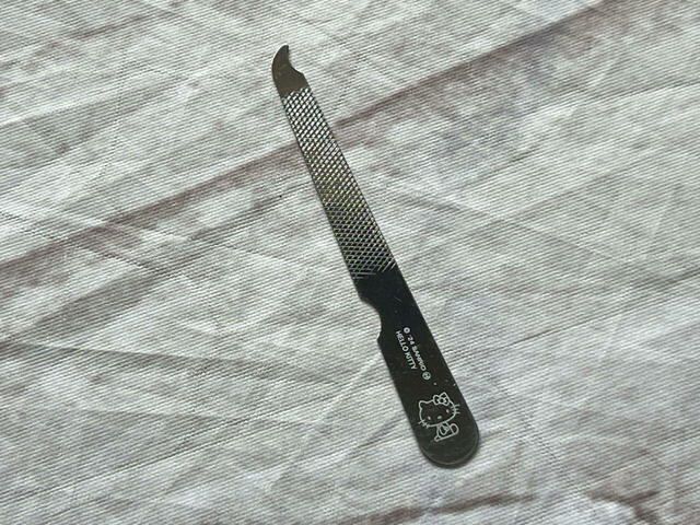 爪の長さや形を整える爪やすり