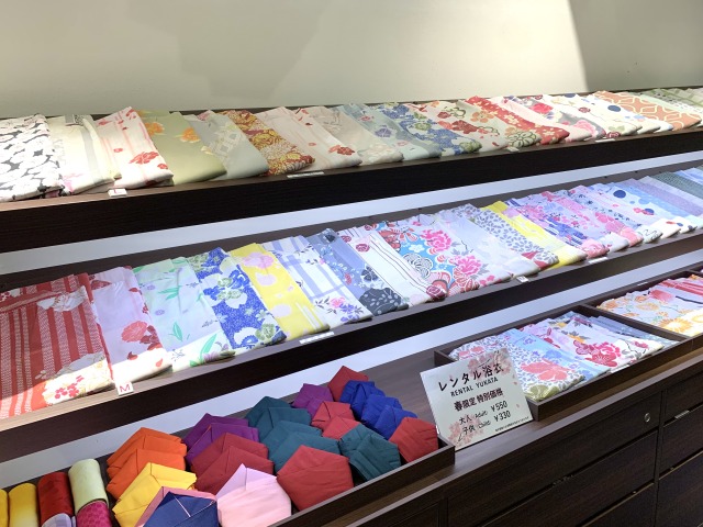 浴衣をレンタルして海辺を散歩するのも◎