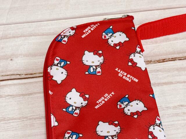 【しまむら ペットボトルホルダー(ハローキティ)】レトロキティ×赤がかわいい!王道感たっぷりの総柄デザイン