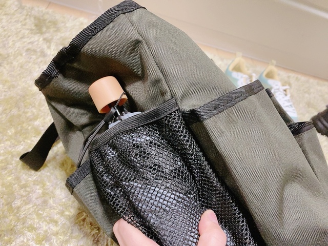 【ワークマン マルチポケット トートバッグ】サイドポケットには折りたたみ傘を