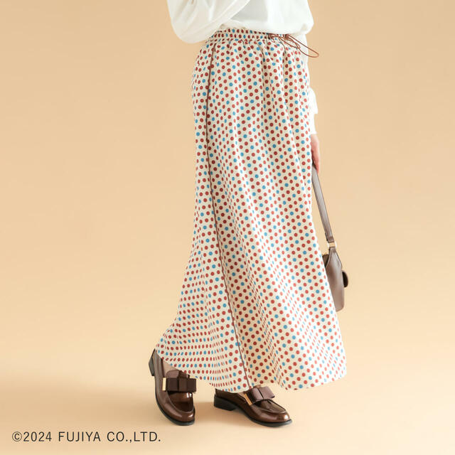 【Te chichi TERRASSE × Peko】総柄ギャザースカート：￥7,700、カラー：offwhite / blue　