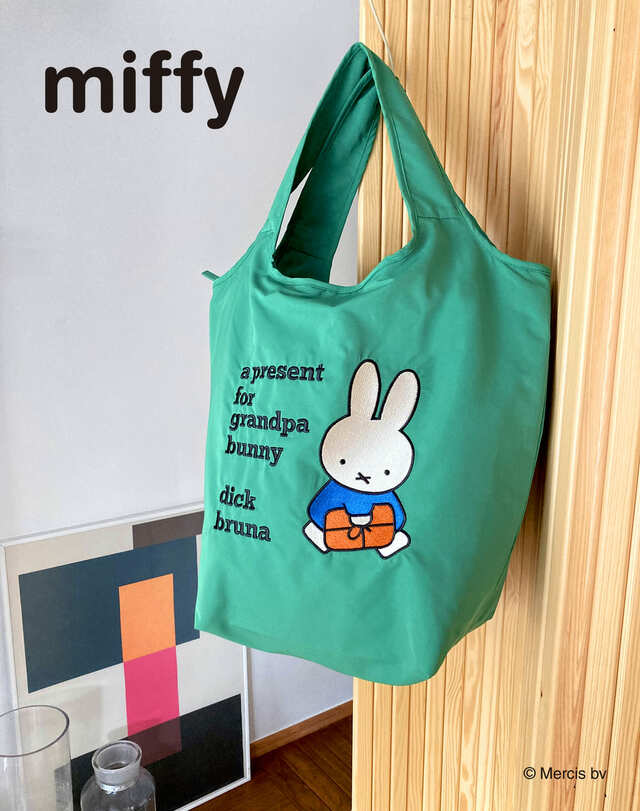 【ミッフィー「刺繍バッグ」】価格：￥6,050、サイズ：約W45×H36×D20cm／パッと目を引くインパクトと可愛らしさで気分が上がりそう！