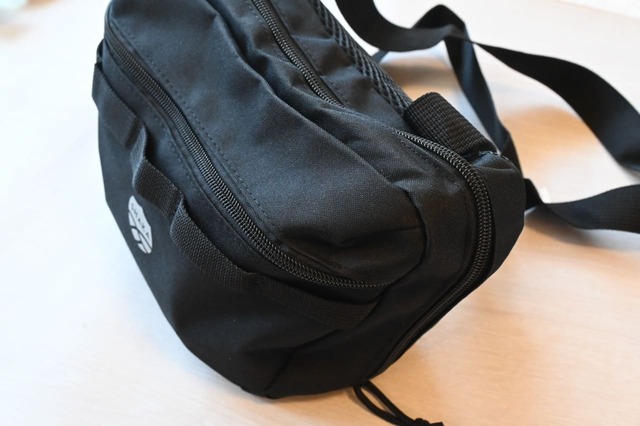 【『MonoMax 2026年9月号』（宝島社）】もちろんたっぷり荷物を入れても、ちゃんとチャックは閉まります。一回り大きくなった…？