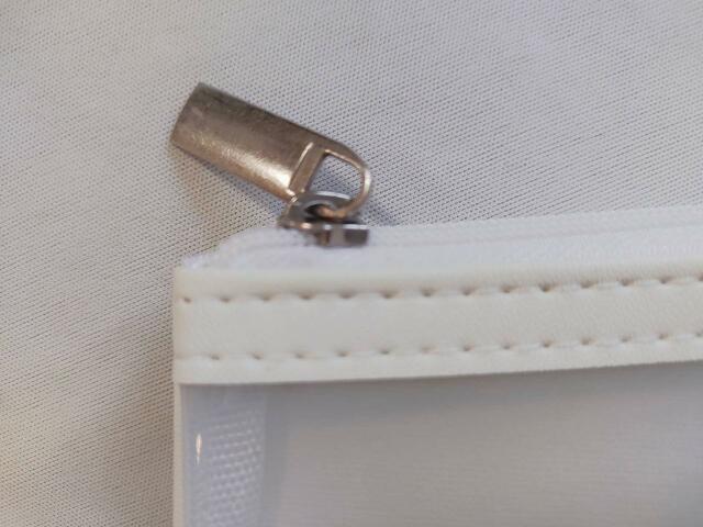 平べったい金具で、持ちやすい