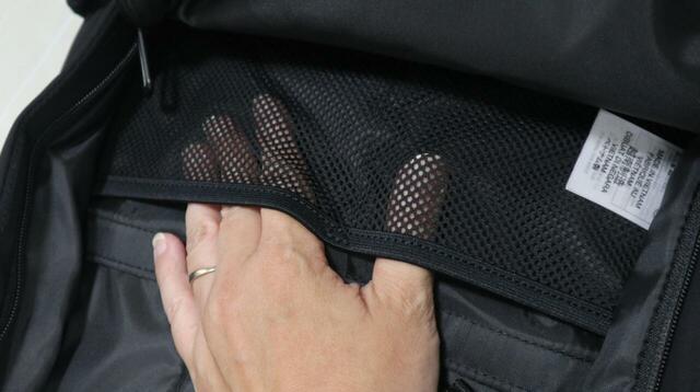 【adidas（アディダス） マストハブ バックパック】内側にはノートPC用スリーブと、メッシュ仕立てのポケット2つがあります