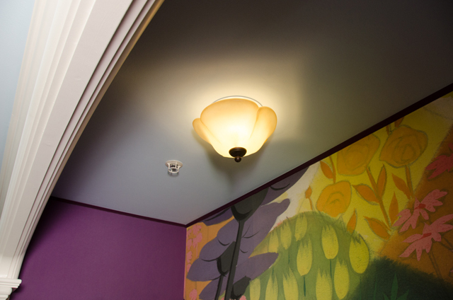 東京ディズニーランドホテル「ディズニーふしぎの国のアリスルーム」©Disney