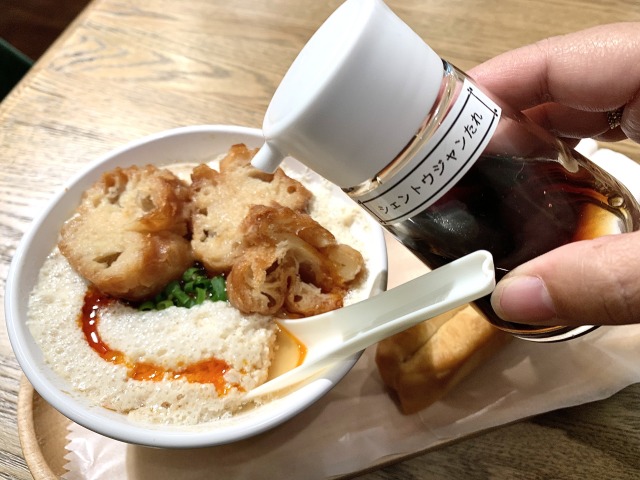 そのままでも美味しいですが、もう少し味を足したいときはタレをプラス