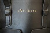 「iNtimite」のゴールドの箔押し