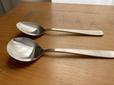 【Standard Products 新潟燕 ライラックスープスプーン】デザートスプーンと比べると、すくう部分の面積が違います