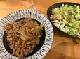 【ロピア ロピアアンガス牛プルコギ味付焼肉用 豪州産】焼き上がったプルコギは柔らかくジューシー！甘辛いタレが絡み、口に入れた瞬間に満足感が広がります◎サラダとお酒と一緒にいただきます！