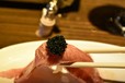 キャビアの強めな塩味が肉の美味しさを引き立てる