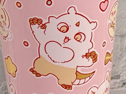 ちいかわ ステンレスタンブラー ポーチ ミルクいろ ハチワレ シーサー ピンク セブンイレブン限定の「ちいかわタンブラー」が闇深くキュートで