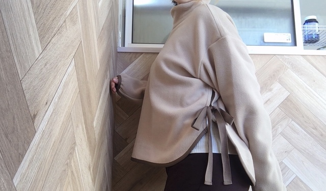 【ユニクロ フリースオーバーサイズモックネックプルオーバー（長袖）】リボンが特徴