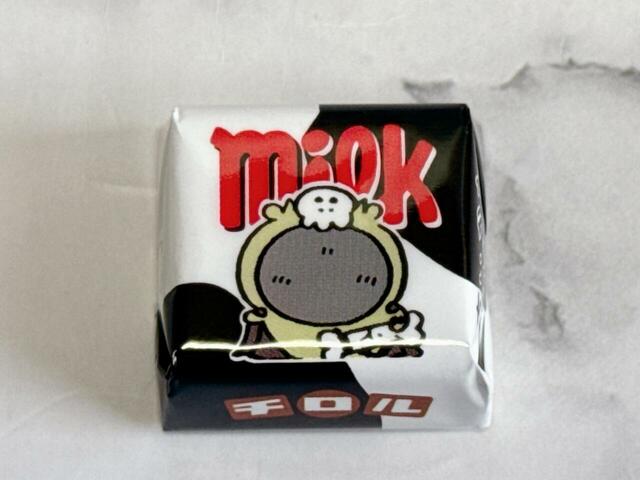 人気のパジャマパーティーズの緑の子も！「ホネをガチャガチャ」のパフォーマンス時の姿です…粋すぎるチョイス！