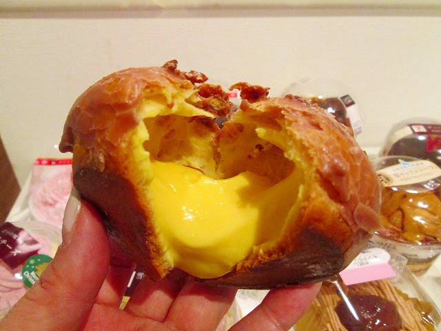 プレミアムクッキーシュー（ファミリーマート）