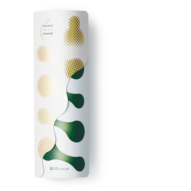 抹茶を振りかける贅沢を金箔で表現