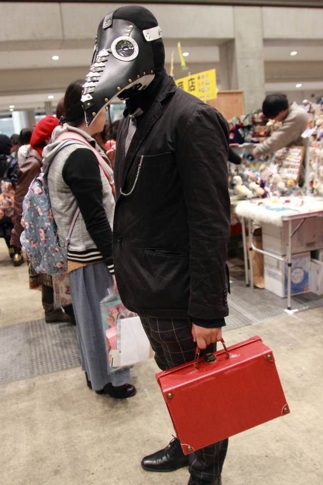 黒いペストマスクの紳士