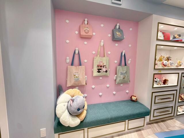 【mofusand TOKYO】店内中央あたりにある、ソファのフォトスポット