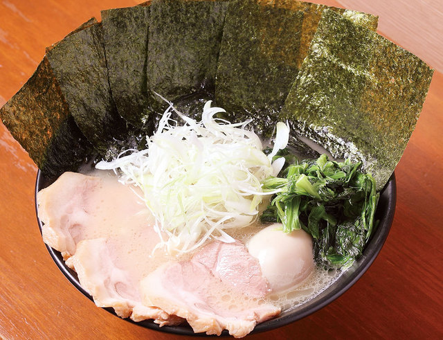 横浜家系ラーメン　極楽家　極楽麺 塩 1070円