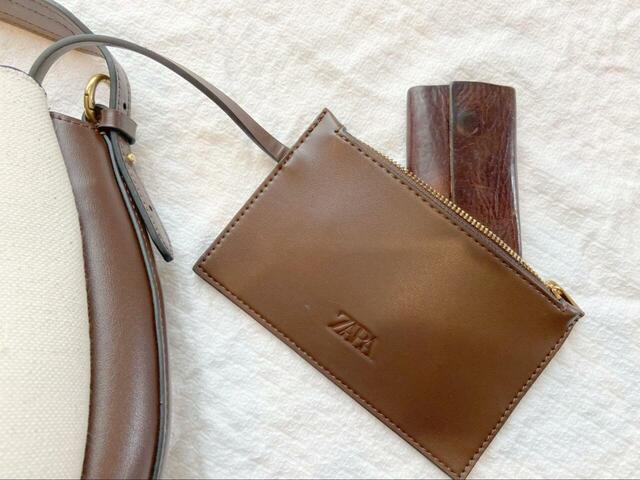 【ZARA ステッチ入りバケットバッグ】付属のミニ財布はキーケースやリップなどの小物を入れても便利に使えます♪