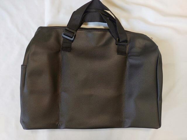 「MonoMax(モノマックス)4月号 付録はエストネーションのボストンバッグ」裏面はシンプルな無地