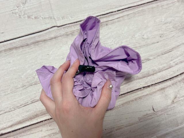 円形の布を巾着のようにして…