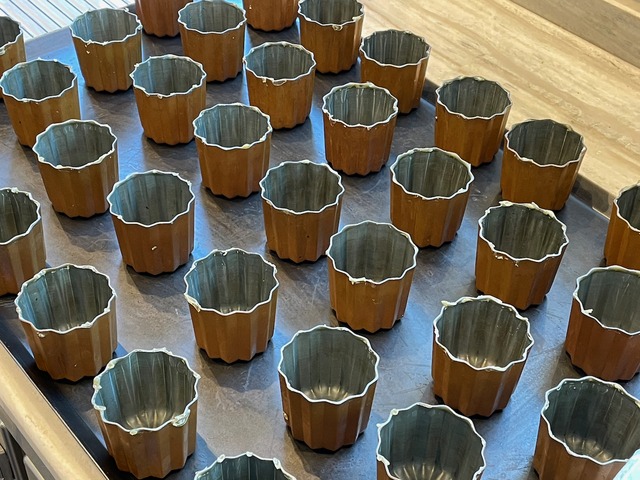 【LE TREIZE】蜜蝋をぬったカヌレ型