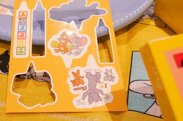 おせち・二段重「トムとジェリー」｜自由にデコレーションを楽しめるピック付き