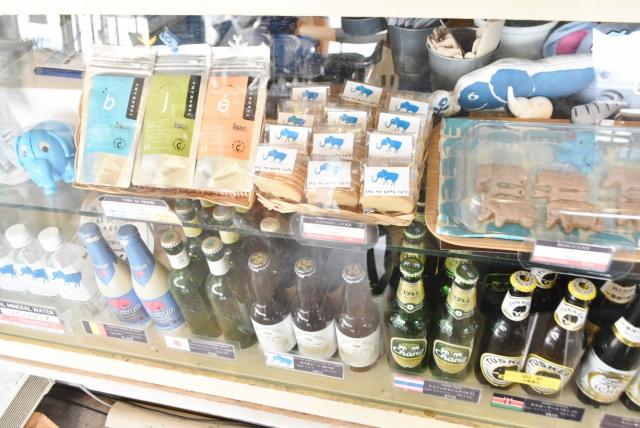 象をモチーフにしたラベルの飲み物やソフトクリームなども販売している