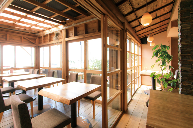 長谷 ・SAIRAM／木の温もりを感じる癒しの空間。
